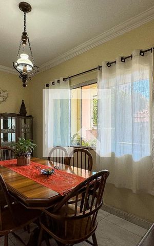 Casa à venda com 240m², 3 quartos e 4 vagas Casa à venda com 240m², 3 quartos e 4 vagasCopa
