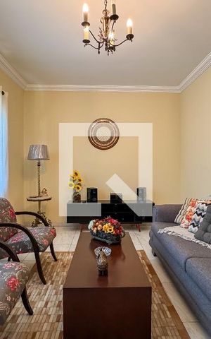 Casa à venda com 240m², 3 quartos e 4 vagas Casa à venda com 240m², 3 quartos e 4 vagasSala