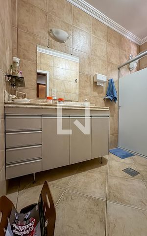 Casa à venda com 240m², 3 quartos e 4 vagas Casa à venda com 240m², 3 quartos e 4 vagasBanheiro
