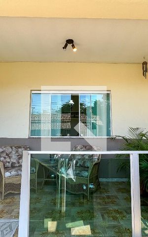Casa à venda com 240m², 3 quartos e 4 vagas Casa à venda com 240m², 3 quartos e 4 vagasVaranda