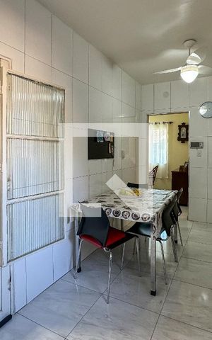 Casa à venda com 240m², 3 quartos e 4 vagas Casa à venda com 240m², 3 quartos e 4 vagasCozinha