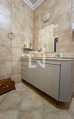 Casa à venda com 240m², 3 quartos e 4 vagas Casa à venda com 240m², 3 quartos e 4 vagasBanheiro