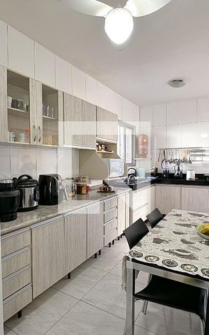 Casa à venda com 240m², 3 quartos e 4 vagas Casa à venda com 240m², 3 quartos e 4 vagasCozinha