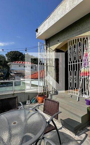 Casa à venda com 155m², 3 quartos e 2 vagasSacada Suíte