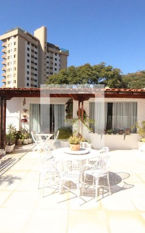 Apartamento à venda com 220m², 3 quartos e 3 vagasTerraço