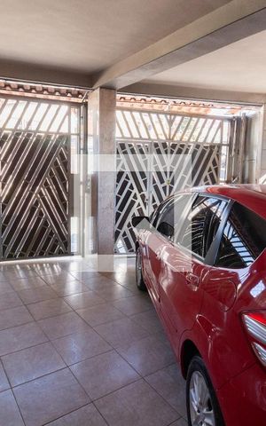 Casa à venda com 248m², 2 quartos e 4 vagas Casa à venda com 248m², 2 quartos e 4 vagasGaragem
