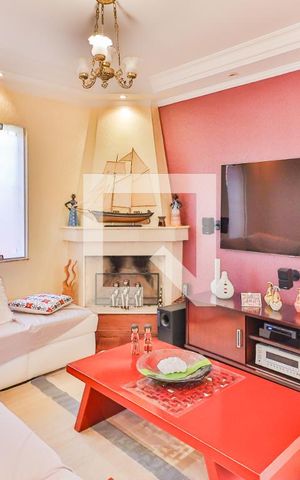 Casa à venda com 347m², 4 quartos e 6 vagas Casa à venda com 347m², 4 quartos e 6 vagasSala TV