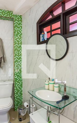 Casa à venda com 400m², 4 quartos e 5 vagas Casa à venda com 400m², 4 quartos e 5 vagasBanheiro da Suíte