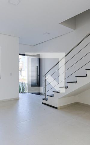 Casa à venda com 120m², 3 quartos e 2 vagas Casa à venda com 120m², 3 quartos e 2 vagasSala