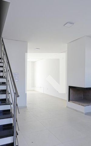 Casa à venda com 120m², 3 quartos e 2 vagas Casa à venda com 120m², 3 quartos e 2 vagasSala