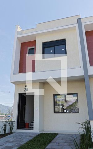 Casa à venda com 120m², 3 quartos e 2 vagas Casa à venda com 120m², 3 quartos e 2 vagasFachada