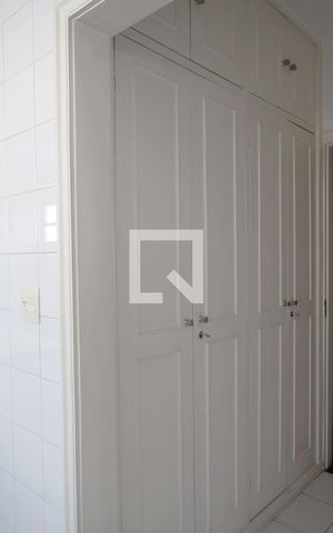 Apartamento à venda com 222m², 4 quartos e 2 vagas2° Armário corredor