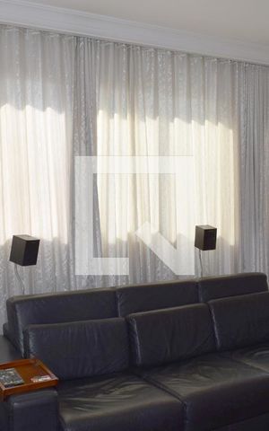 Apartamento à venda com 222m², 4 quartos e 2 vagasSala de TV
