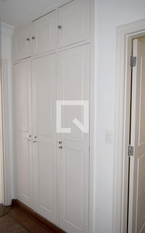 Apartamento à venda com 222m², 4 quartos e 2 vagas1° Armário corredor