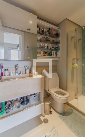 Apartamento para alugar com 68m², 2 quartos e 1 vaga Apartamento para alugar com 68m², 2 quartos e 1 vagaBanheiro da Suíte