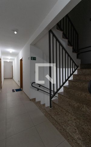 Apartamento à venda com 30m², 1 quarto e sem vaga Apartamento à venda com 30m², 1 quarto e sem vagaEscada