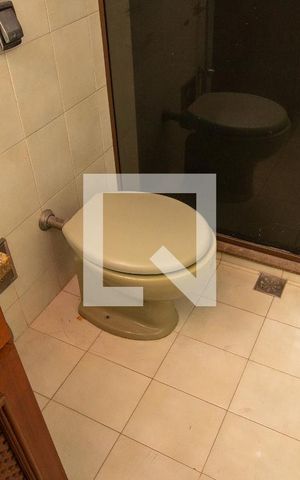 Casa de condomínio à venda com 340m², 3 quartos e 1 vaga Casa de condomínio à venda com 340m², 3 quartos e 1 vagaBanheiro social segundo piso