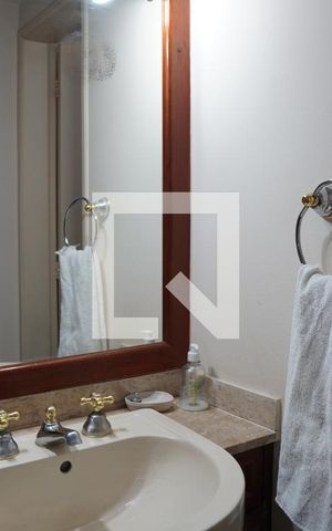 Apartamento para alugar com 220m², 1 quarto e sem vagaBanheiro
