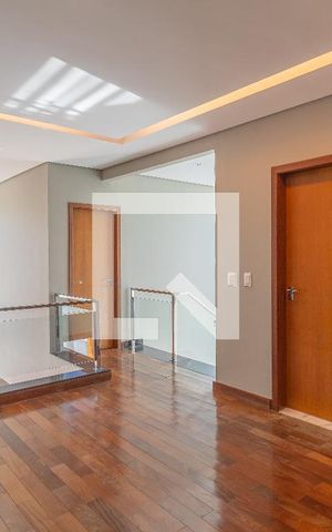 Casa à venda com 280m², 3 quartos e 4 vagas Casa à venda com 280m², 3 quartos e 4 vagasEscritório e Hall dos Dormitórios