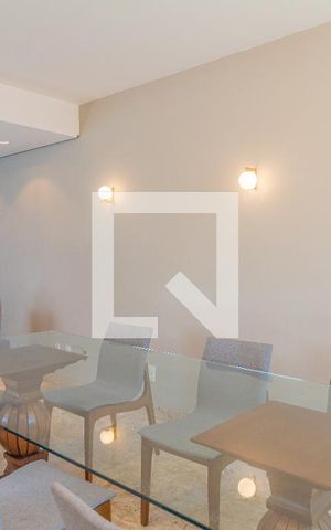 Casa à venda com 280m², 3 quartos e 4 vagas Casa à venda com 280m², 3 quartos e 4 vagasCopa