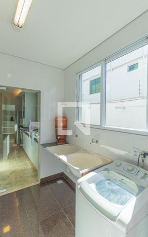 Casa à venda com 280m², 3 quartos e 4 vagas Casa à venda com 280m², 3 quartos e 4 vagasÁrea de Serviço