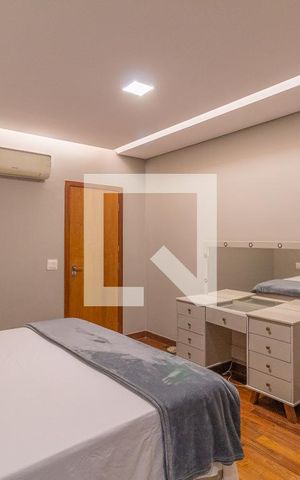 Casa à venda com 280m², 3 quartos e 4 vagas Casa à venda com 280m², 3 quartos e 4 vagasSuite
