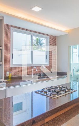 Casa à venda com 280m², 3 quartos e 4 vagas Casa à venda com 280m², 3 quartos e 4 vagasCozinha