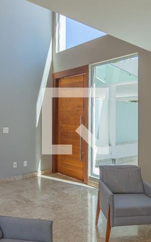 Casa à venda com 280m², 3 quartos e 4 vagas Casa à venda com 280m², 3 quartos e 4 vagasSala de Estar