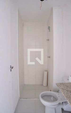 Apartamento à venda com 44m², 2 quartos e 1 vaga Apartamento à venda com 44m², 2 quartos e 1 vagaBanheiro