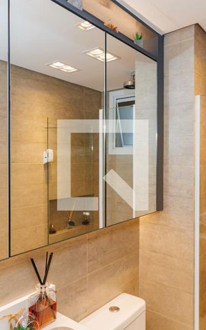 Apartamento à venda com 70m², 2 quartos e 1 vaga Apartamento à venda com 70m², 2 quartos e 1 vagaBanheiro Social