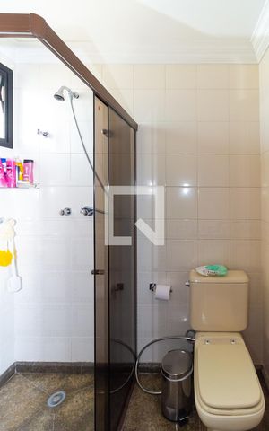 Apartamento à venda com 176m², 4 quartos e 3 vagas Apartamento à venda com 176m², 4 quartos e 3 vagasBanheiro da Suíte 1