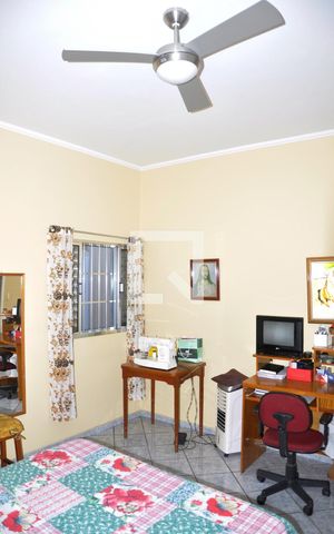 Casa à venda com 184m², 3 quartos e 3 vagas Casa à venda com 184m², 3 quartos e 3 vagasQuarto 02