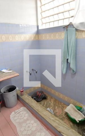 Casa para alugar com 200m², 3 quartos e 20 vagasBanheiro