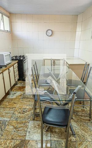 Casa à venda com 474m², 6 quartos e 4 vagas Casa à venda com 474m², 6 quartos e 4 vagasCozinha
