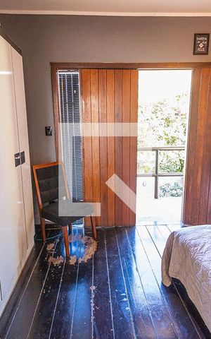 Casa à venda com 474m², 6 quartos e 4 vagas Casa à venda com 474m², 6 quartos e 4 vagasQuarto 5