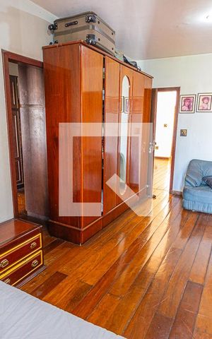 Casa à venda com 474m², 6 quartos e 4 vagas Casa à venda com 474m², 6 quartos e 4 vagasQuarto 4 / Suíte