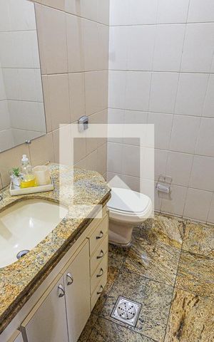 Casa à venda com 474m², 6 quartos e 4 vagas Casa à venda com 474m², 6 quartos e 4 vagasLavabo