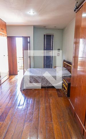 Casa à venda com 474m², 6 quartos e 4 vagas Casa à venda com 474m², 6 quartos e 4 vagasSala / 2º andar