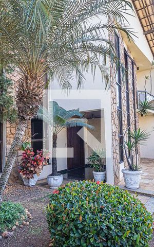 Casa à venda com 474m², 6 quartos e 4 vagas Casa à venda com 474m², 6 quartos e 4 vagasJardim / quintal