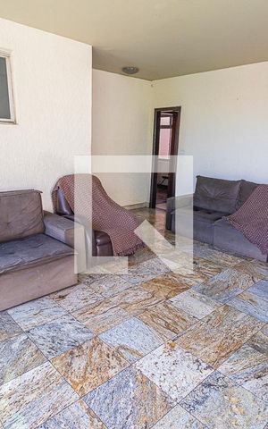 Casa à venda com 474m², 6 quartos e 4 vagas Casa à venda com 474m², 6 quartos e 4 vagasSala