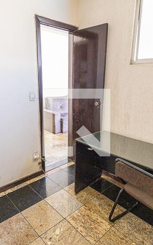 Casa à venda com 474m², 6 quartos e 4 vagas Casa à venda com 474m², 6 quartos e 4 vagasQuarto 3