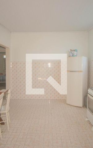 Casa à venda com 300m², 2 quartos e 2 vagas Casa à venda com 300m², 2 quartos e 2 vagasCozinha