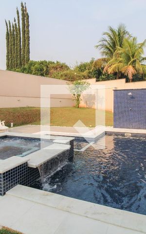 Casa de condomínio à venda com 420m², 3 quartos e 4 vagas Casa de condomínio à venda com 420m², 3 quartos e 4 vagasÁrea Externa