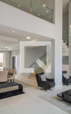 Casa de condomínio à venda com 420m², 3 quartos e 4 vagas Casa de condomínio à venda com 420m², 3 quartos e 4 vagasSala