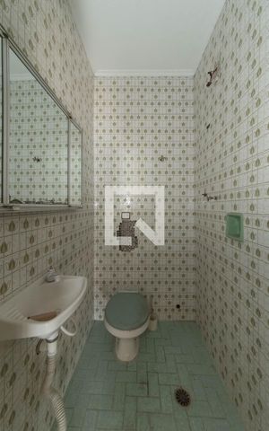 Casa para alugar com 142m², 2 quartos e 3 vagas Casa para alugar com 142m², 2 quartos e 3 vagasBanheiro de Serviço