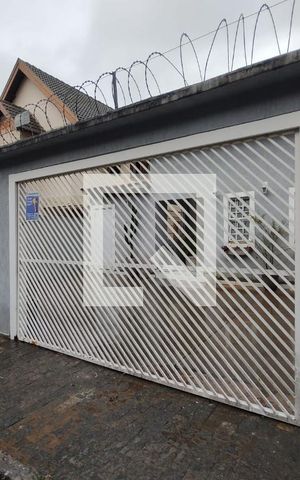 Casa para alugar com 194m², 3 quartos e 3 vagas Casa para alugar com 194m², 3 quartos e 3 vagasFachada