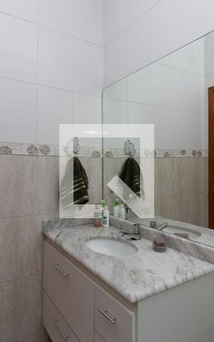 Casa para alugar com 194m², 3 quartos e 3 vagas Casa para alugar com 194m², 3 quartos e 3 vagasBanheiro da Suíte