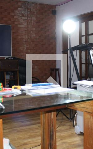 Casa à venda com 200m², 3 quartos e 2 vagasEscritório