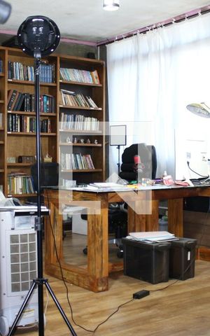 Casa à venda com 200m², 3 quartos e 2 vagasEscritório