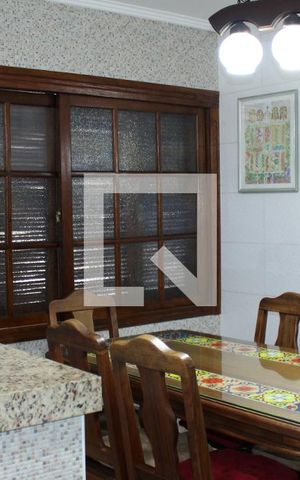 Casa à venda com 200m², 3 quartos e 2 vagasSala